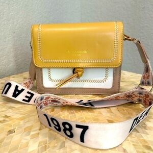Crossbody purse